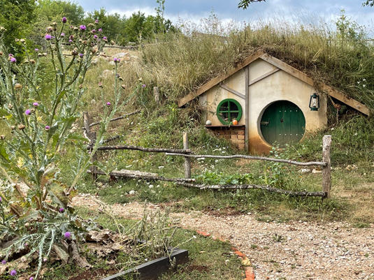 grabovaca-park-hobbit-house1